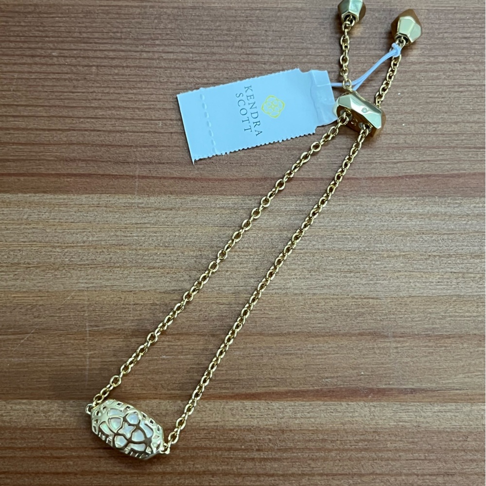 Kendra Scott - Elaina Gold Adjustable Chain Bracelet in Ivory Mother-of-Pearl - Picture 4 of 5